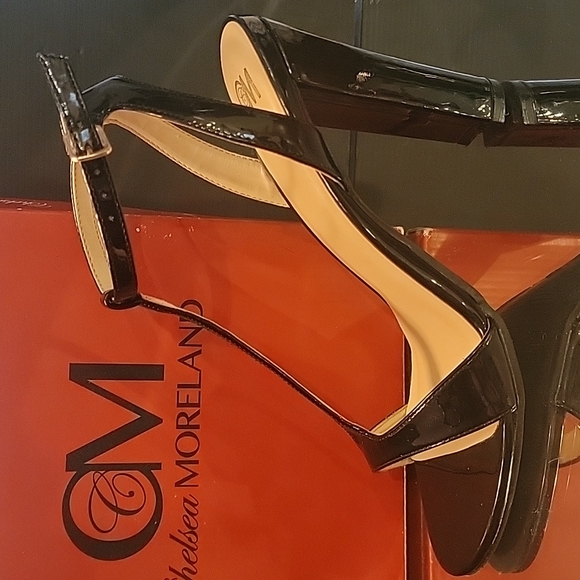 Like new Chelsea Moreland black foux patent leather in box sz 8.5 - Picture 5 of 6